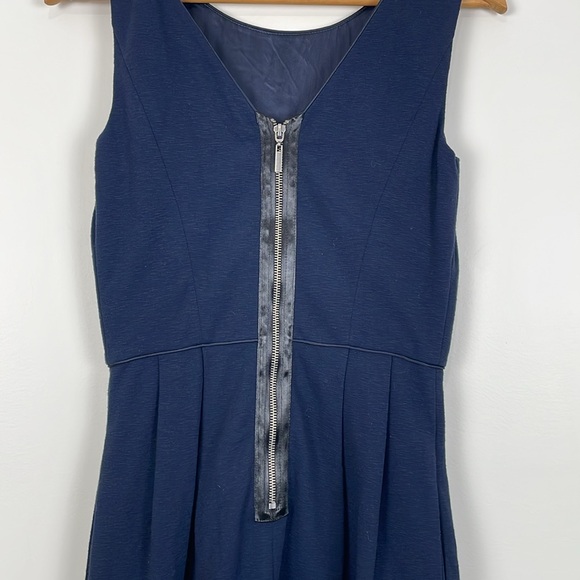 Diane von Furstenberg Women’s 2 Wool Blend Dress Sleeveless Navy Blue Pockets - Picture 6 of 10